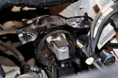 Опора двигателя VAG POLO/FABIA/ROOMSTER лев OE 19906=2706091=110320755