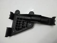 Кронштейн бампера AUDI 80 B4 пер прав OE