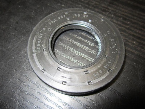 Сальник КПП VAG перв вала OE (31.8x62.8x7)