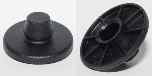 Пистон VAG OE (ковриков)