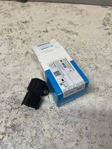 Датчик давл воздуха Kia Sorento 02-, Opirus 03-, Carnival II 06-, Hyundai Santa Fe I,II 01-, Sonata IV 98- ZEKKERT