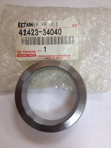 Втулка запорная TOYOTA LAND CRUISER 200/LEXUS LX570 07- задней полуоси OE