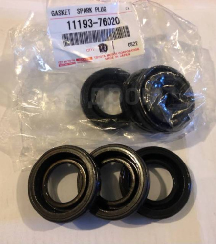 Прокладка клап. крышки TOYOTA OE (свеч колодца)