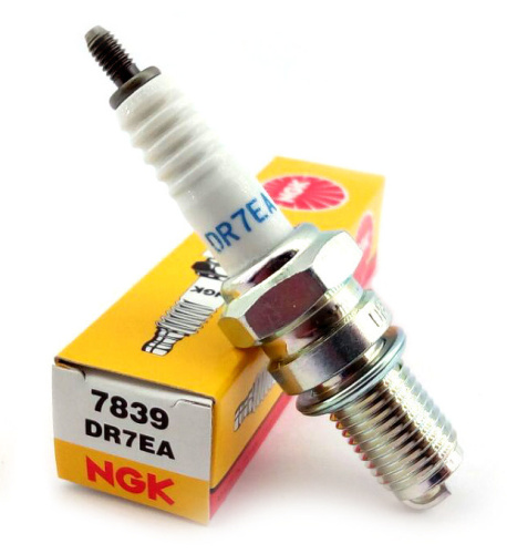 Свеча зажигания NGK DR7EA