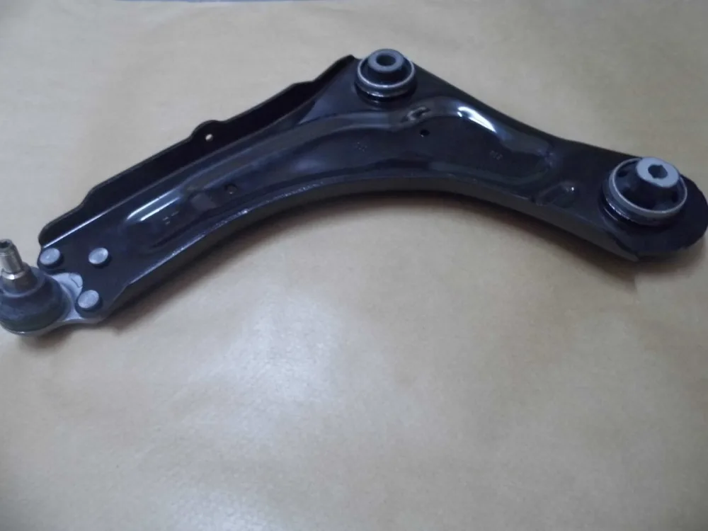 Рычаг подвески RENAULT MEGANE III/FLUENCE/SCENIC III пер лев MOTRIO