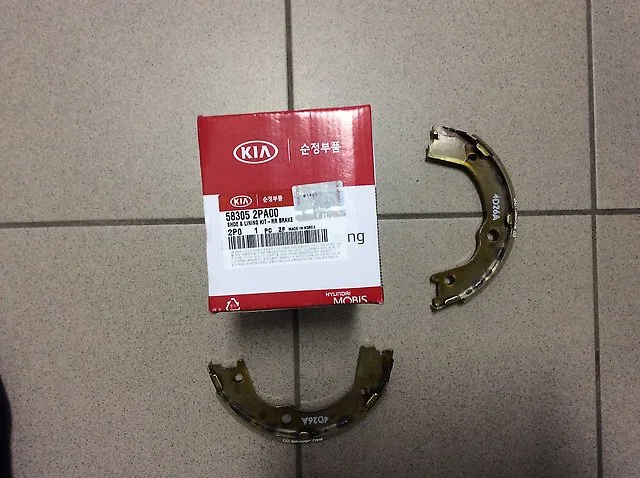 Колодки ручника KIA SORENTO 09-/SANTA FE 09- OE