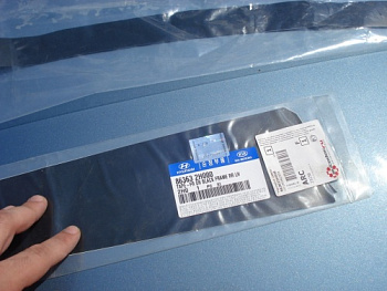 Наклейка HYUNDAI пер прав верт