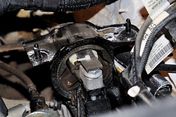 Опора двигателя VAG POLO/FABIA/ROOMSTER лев OE 19906=2706091=110320755