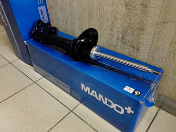 Амортизатор KIA SORENTO 09- пер лев MANDO