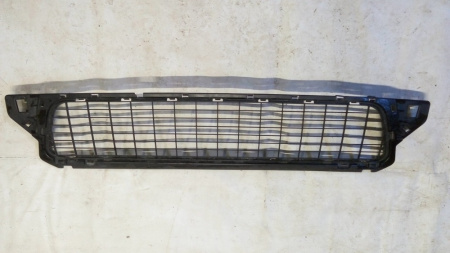 Решетка бампера RENAULT DUSTER 10-15 пер средн METACO