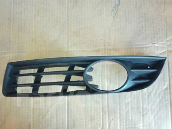 Решетка бампера VW PASSAT B6 05-10 лев TYG (+птф)